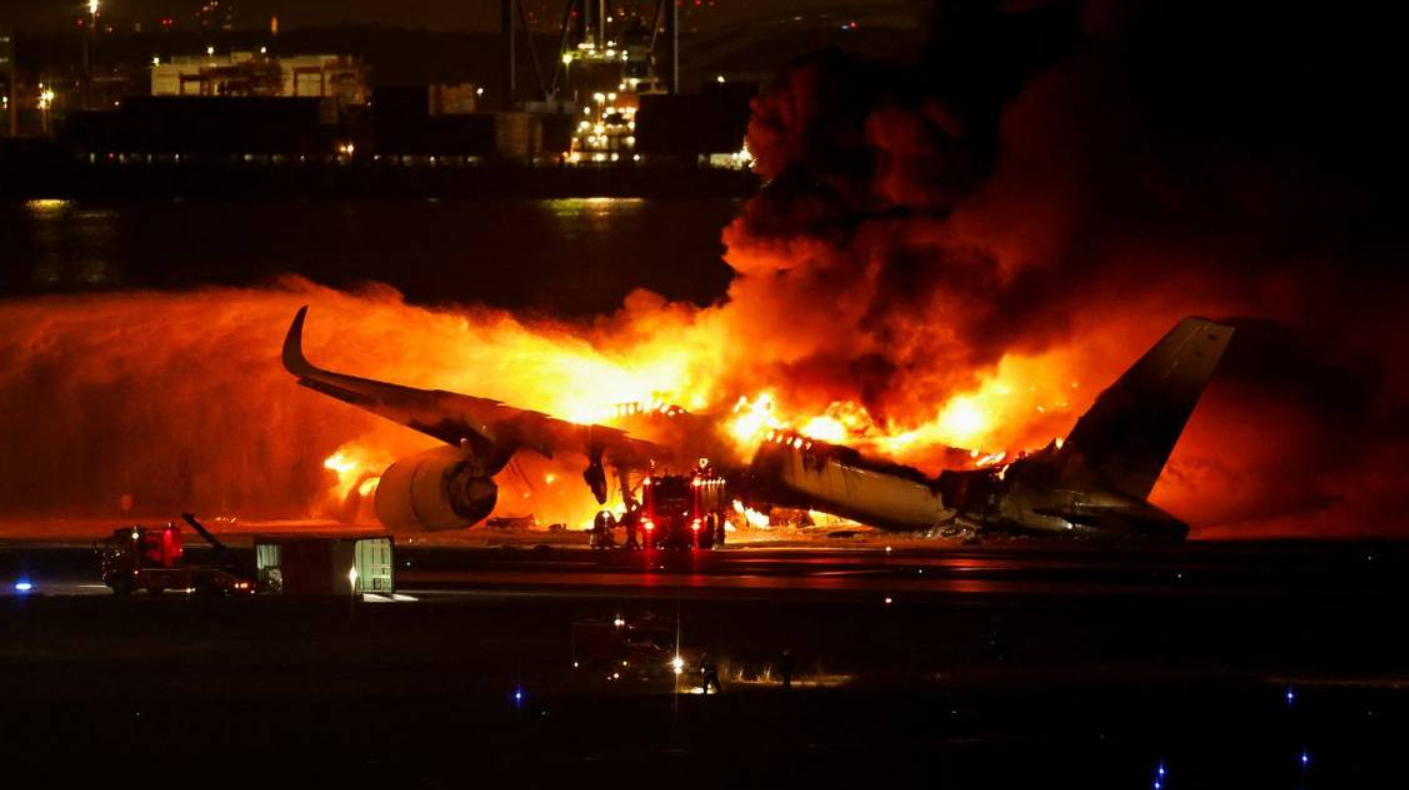 Mueren cinco ocupantes de avión de la Guardia Costera; chocó con una aeronave comercial en Tokio (VIDEO)