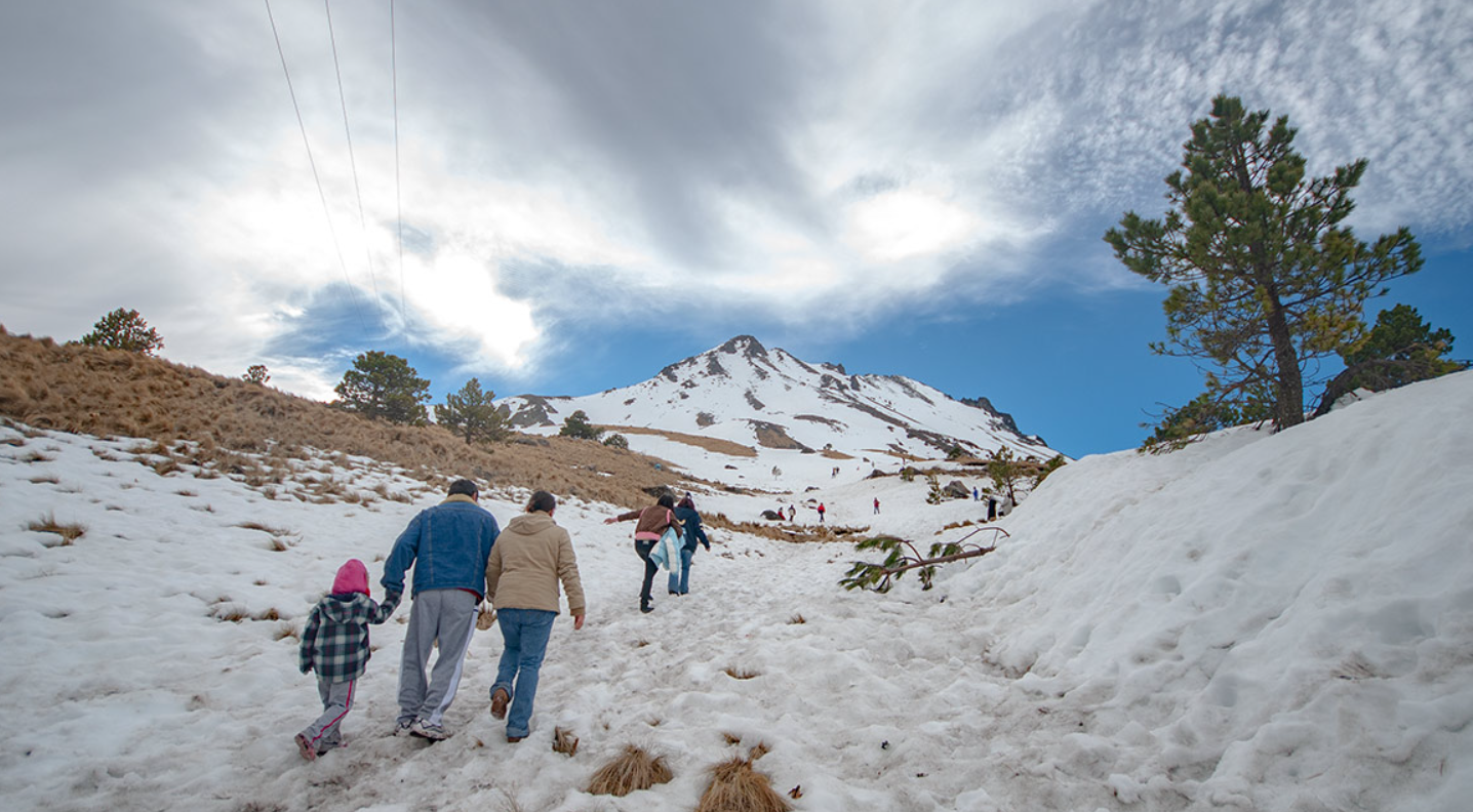 Especialistas piden implementar medidas por impacto turístico en el Nevado de Toluca