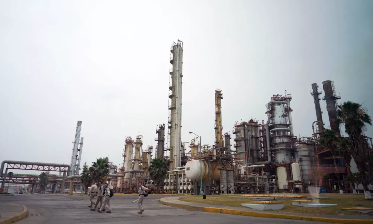 “La Refinería debe irse de Nuevo León”: Samuel García