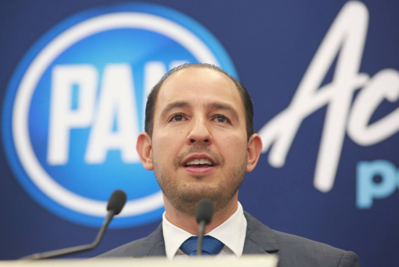 Marko Cortés se niega a hablar sobre migrantes en acto de Taboada