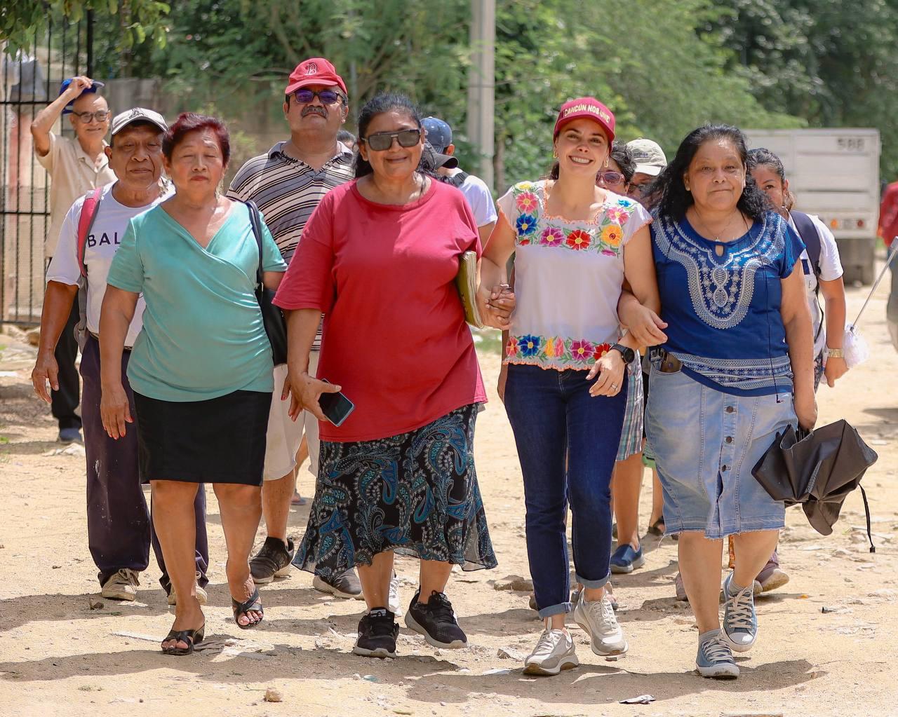 Gestiona Ana Paty Peralta electrificación para las familias en BJ