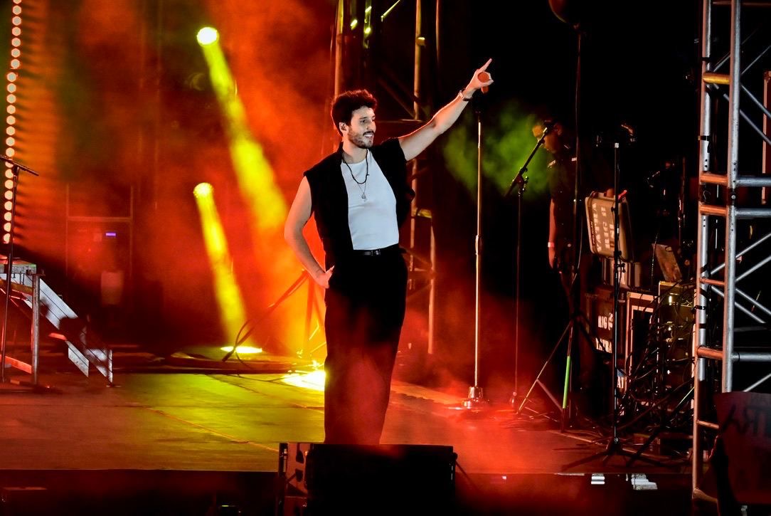 Gran presentación de Sebastián Yatra y espectacular paseo de comparsas