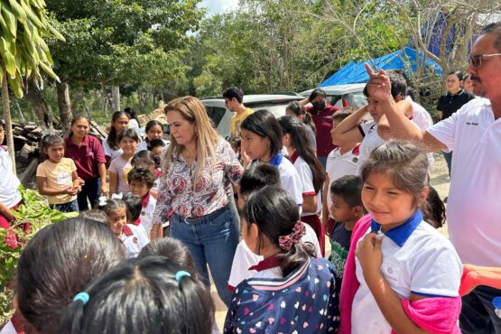 Lili Campos visita comunidad de Los Faisanes