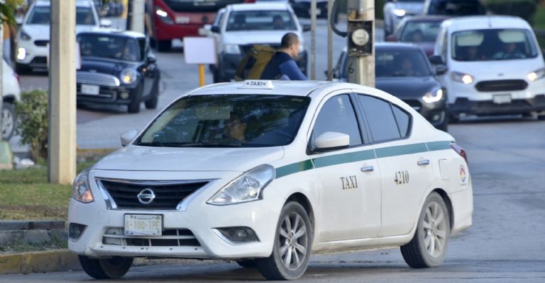 Circula video de agresión de taxista a una mujer, en Cancún