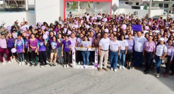 Organizan la “Caminata Morada” en puerto Morelos para conmemorar el Día Internacional de la Mujer