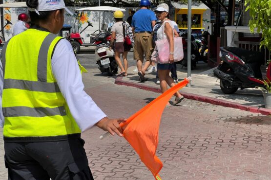 Escuadrón vial refuerza la seguridad en la comunidad estudiantil de Isla Mujeres