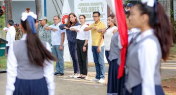 Homenaje cívico y pláticas educativas para jóvenes