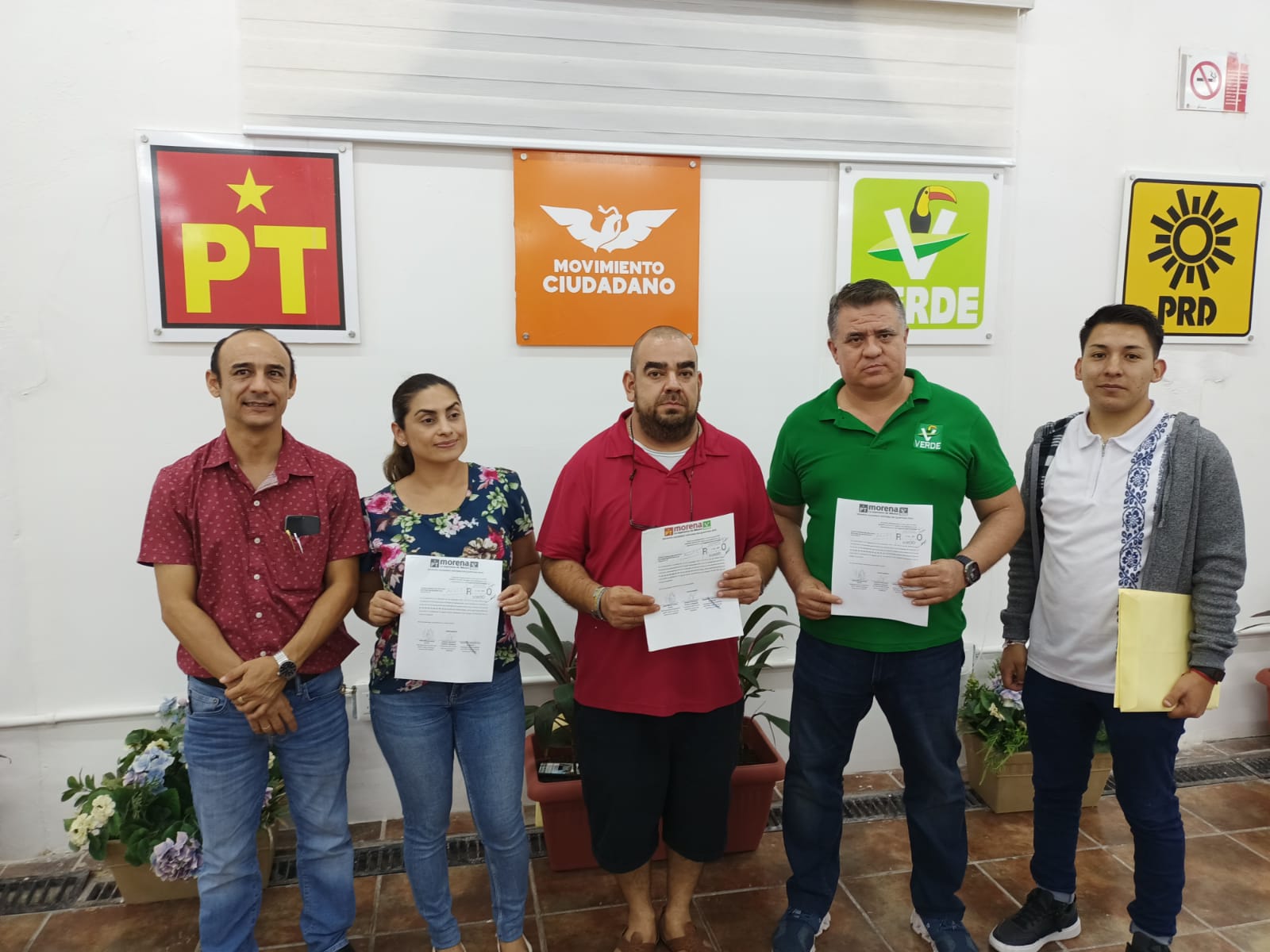 Inscribe coalición Morena-PT-PVEM a sus candidatos a diputados locales