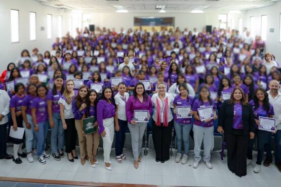 Toma de protesta de las redes de mujeres jóvenes