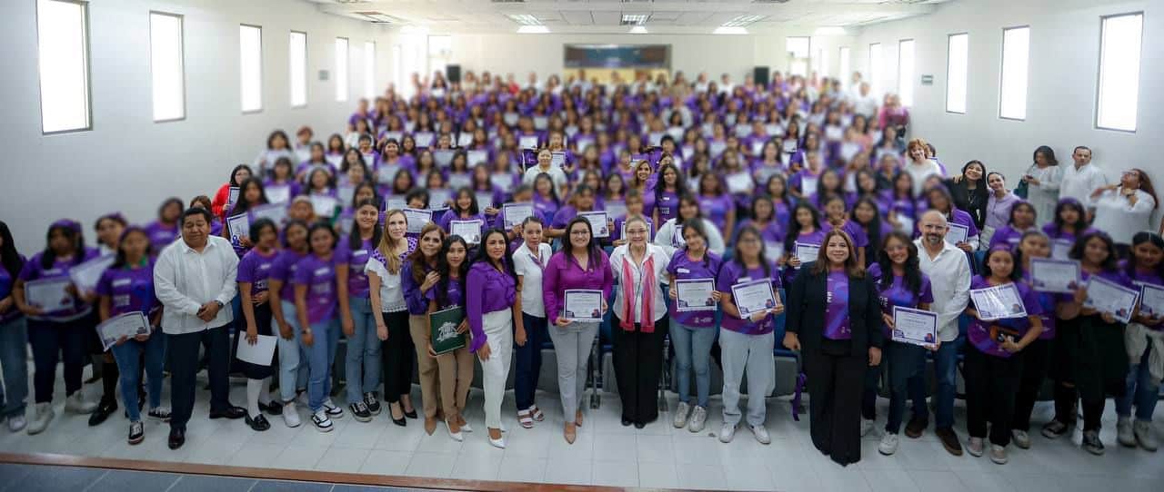 Toma de protesta de las redes de mujeres jóvenes