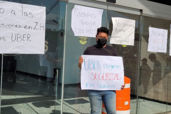 manifiestan operadores de Uber