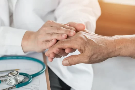 Acercan a comunidades lejanas tres unidades móviles médicas