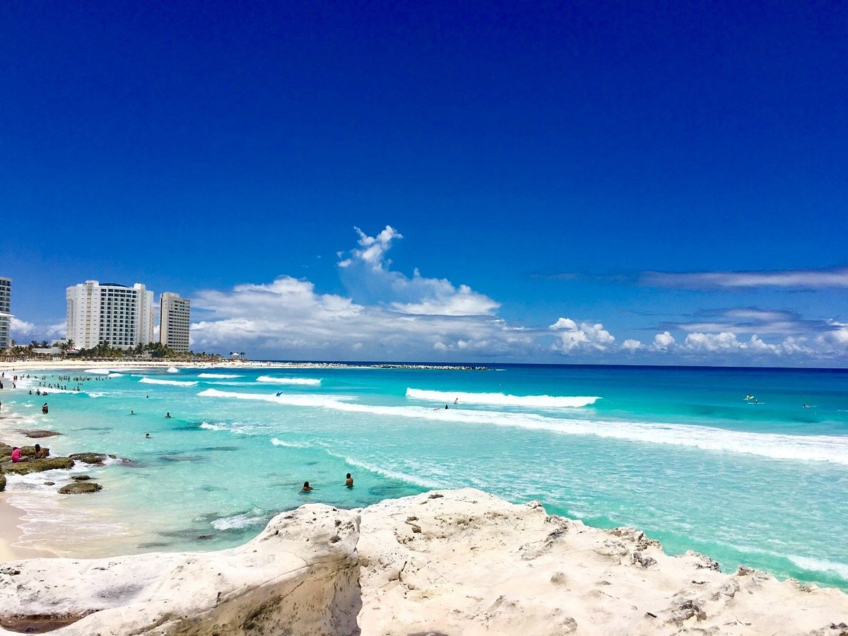 Un hombre es arrastrado en playa Gaviota Azul