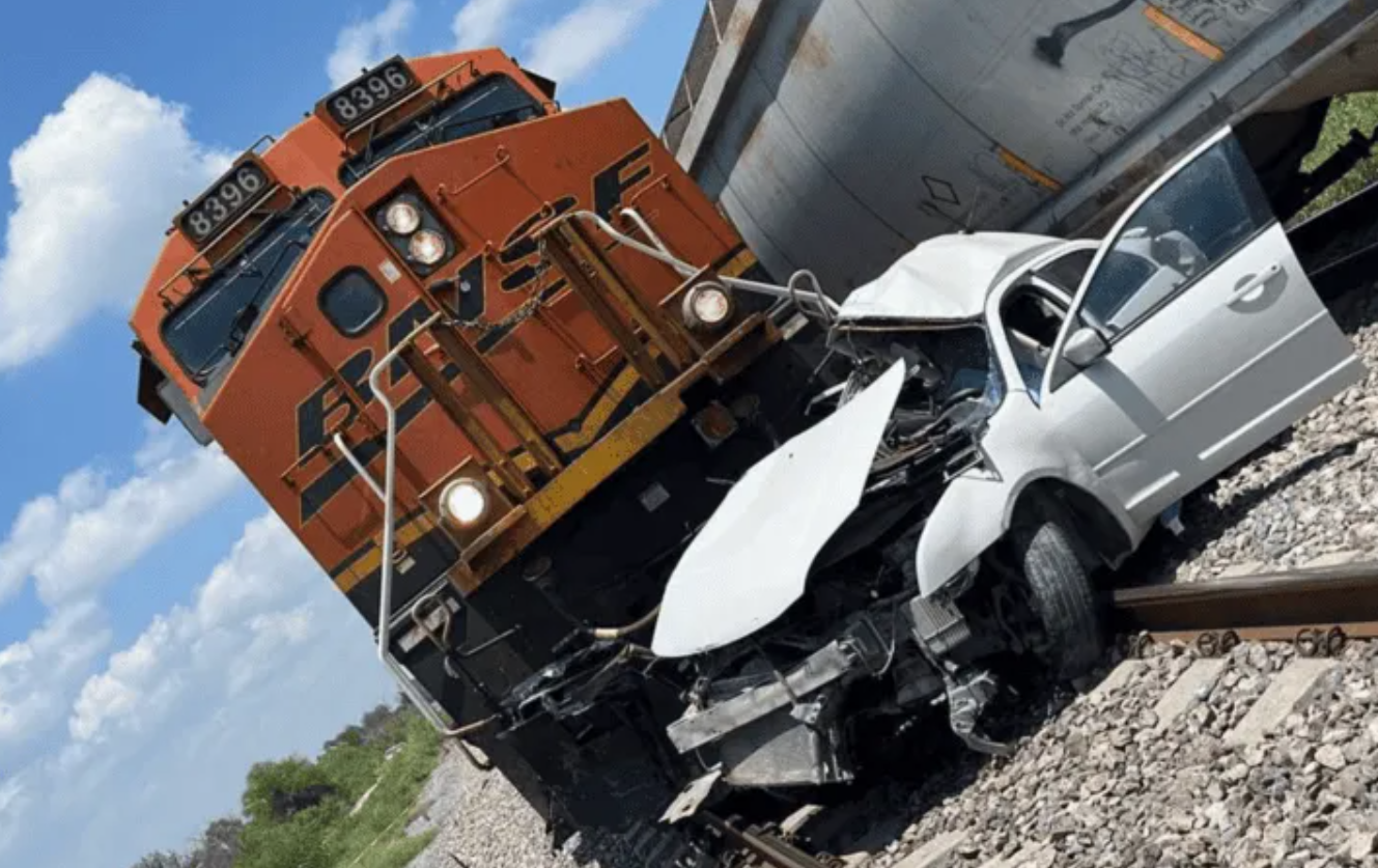 Madre y bebé mueren tras ser impactados por un tren en Nuevo León