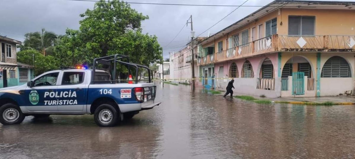 VIDEO | Fuertes lluvias en Chetumal dejan 4 colonias sin energía eléctrica y dos autos siniestrados