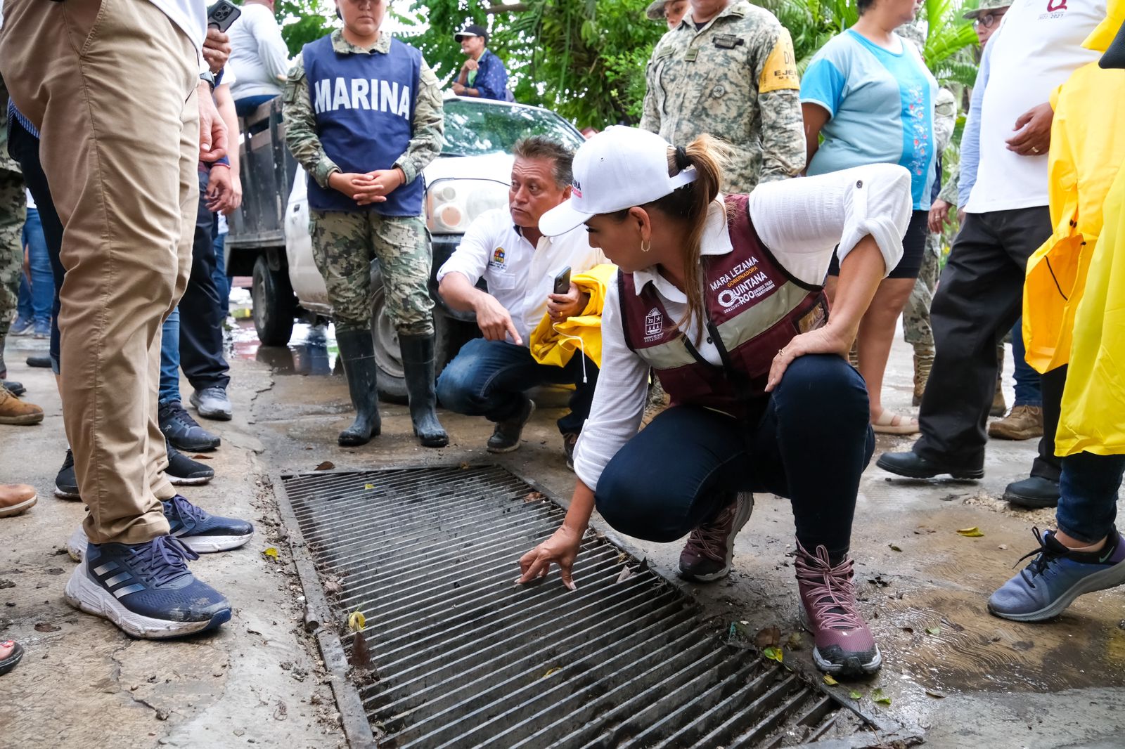 Mara Lezama recorre domicilios de la colonia Fidel Velázquez, una de las más afectadas de Chetumal