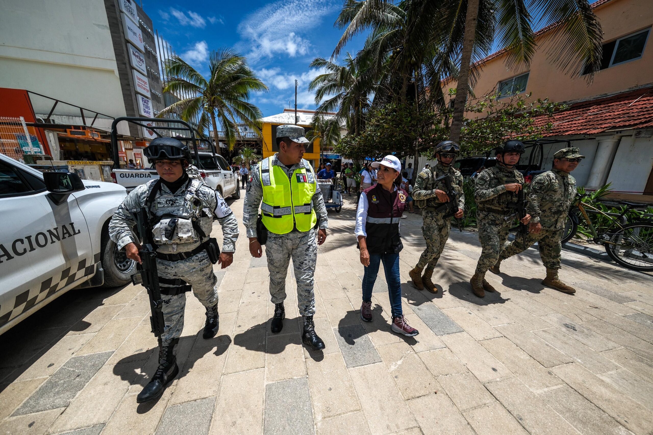 Recorre Mara Lezama Solidaridad y agradece trabajos de la CFE para el restablecimiento de energía eléctrica