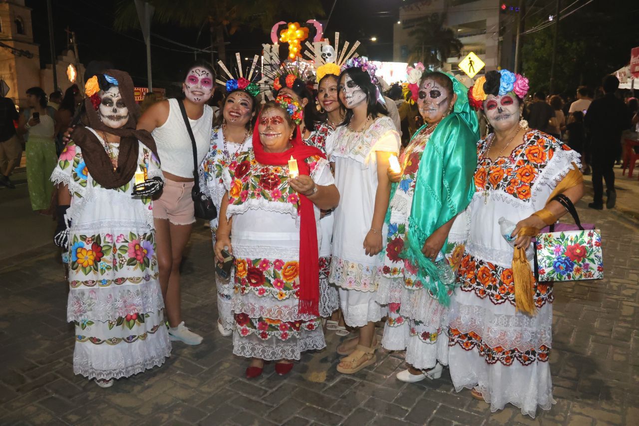 Gobierno de BJ conserva las tradiciones con El Janal Pixan en Puerto Juárez