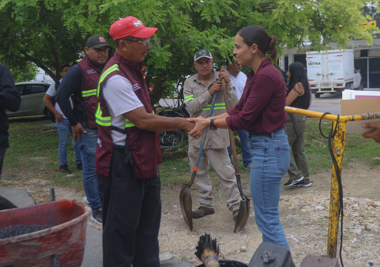 Redobla Ana Paty Peralta trabajos de bacheo en diferentes zonas De Cancún