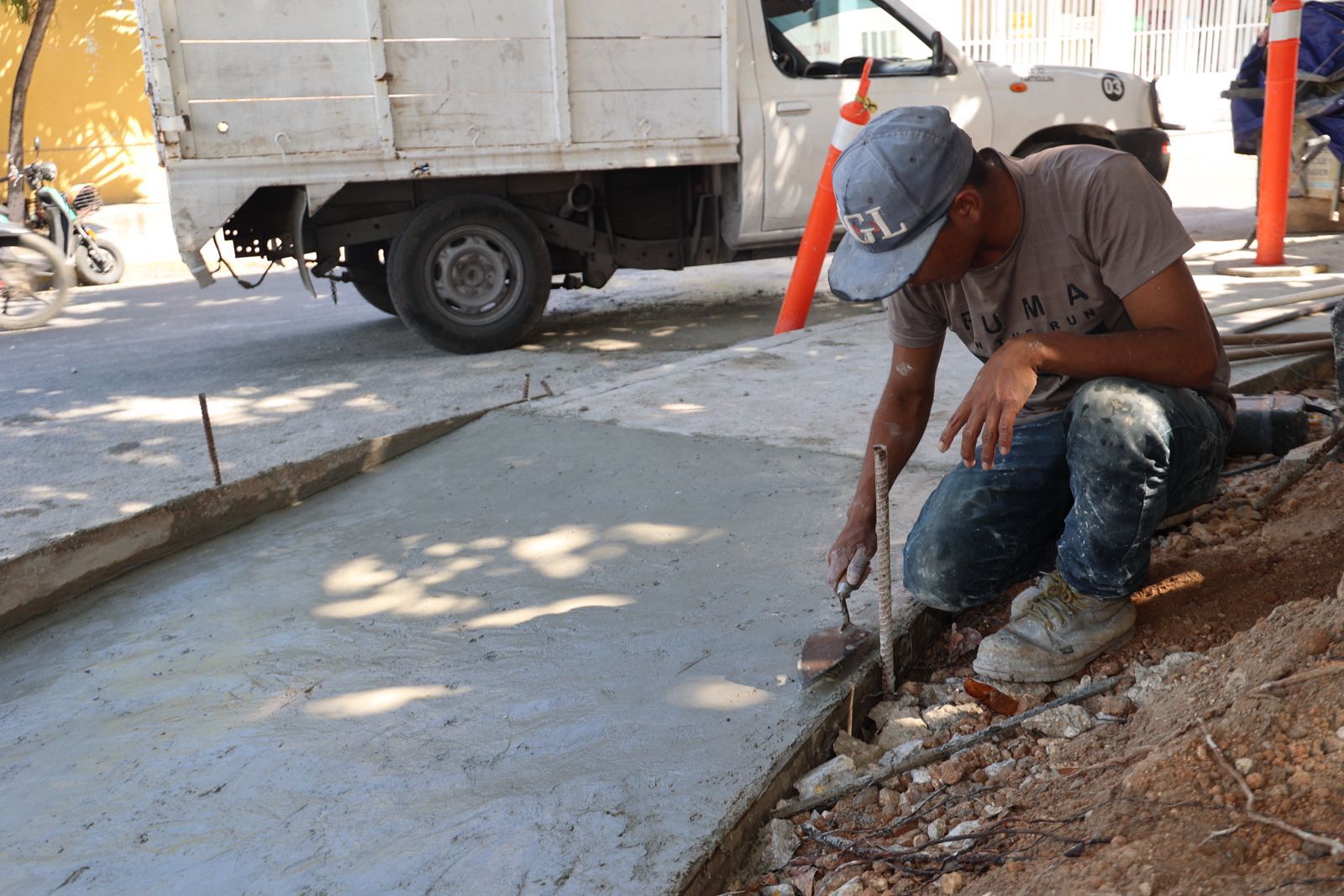 Gobierno Municipal arranca obra para reconstruir guarniciones y banquetas en Isla Mujeres
