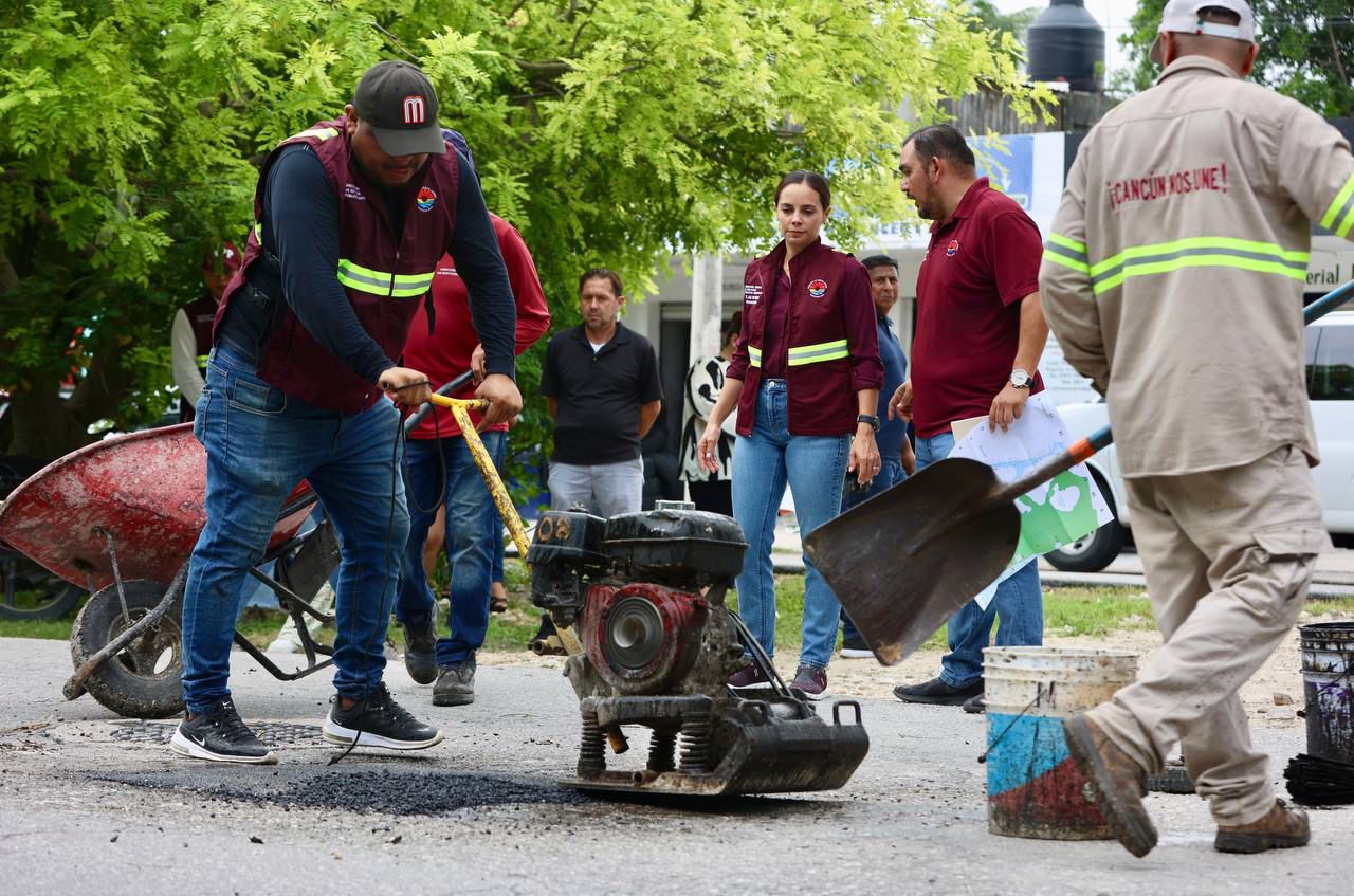 Intensifica Ana Paty Peralta programa de mega bacheo en Cancún