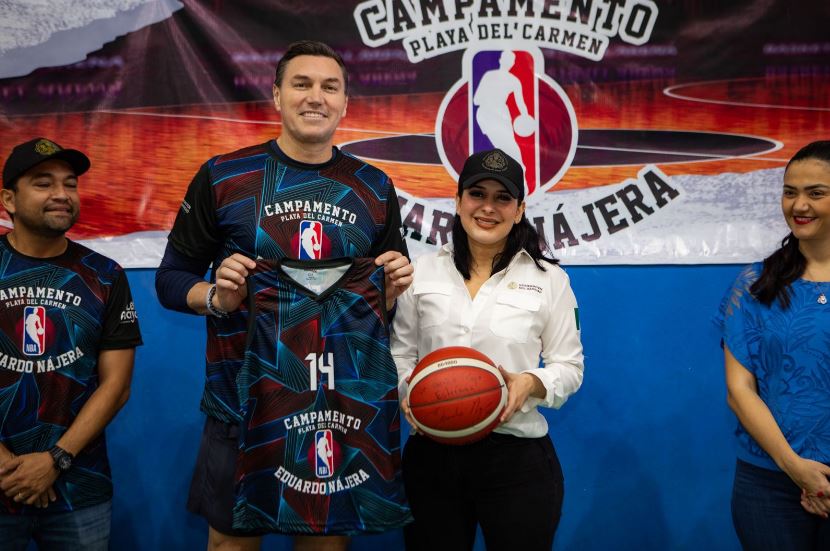 El ex jugador de los Mavericks de Dallas ofrece el Campamento NBA a un centenar de niñas, niños y adolescentes