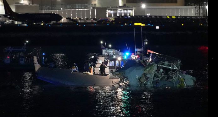 Claves del choque del avión filial de American Airlines en Washington: ¿Qué pasó antes del accidente?