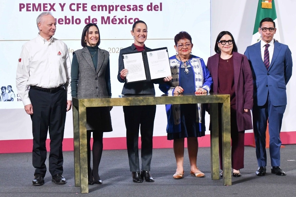Sheinbaum firma reformas secundarias en materia energética