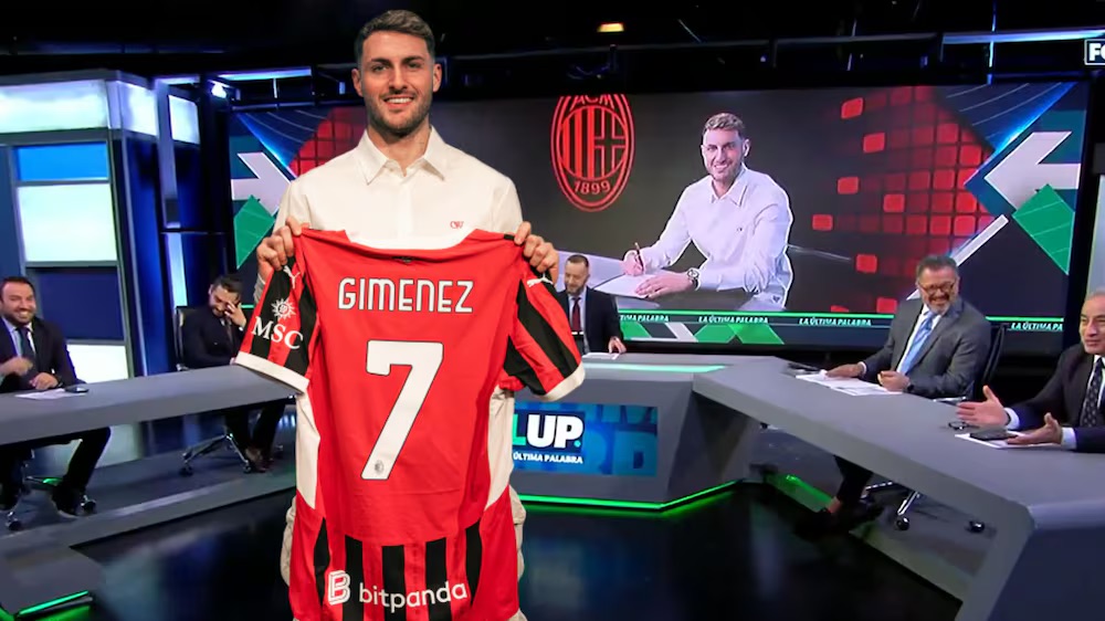 Santi Giménez ya vendió el 92% de camisetas del Milan