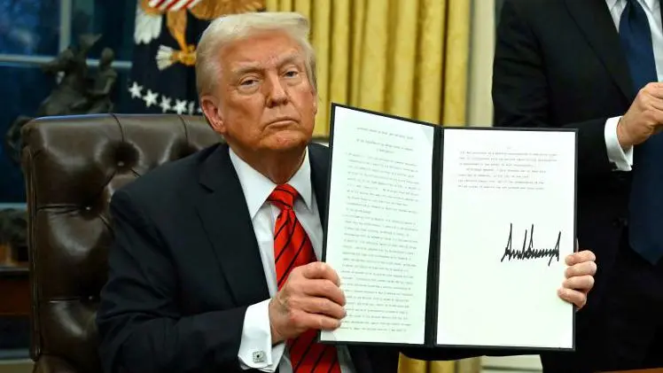Trump impone aranceles a importaciones de acero y aluminio