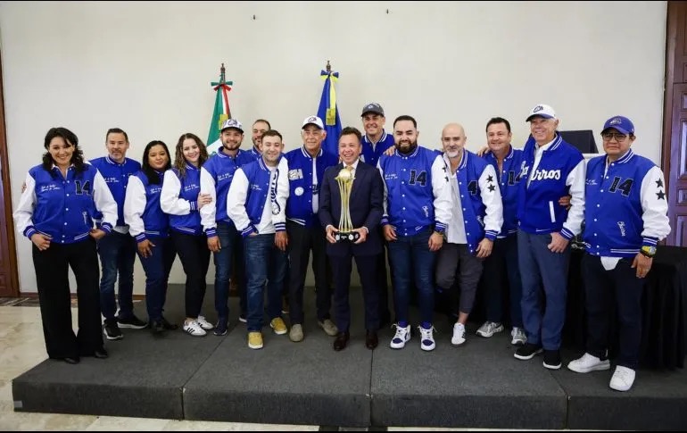 Pablo Lemus recibe a los campeones Charros de Jalisco