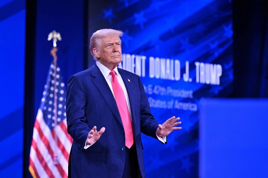 Trump ordena aumentar restricciones a inversiones chinas en sectores clave