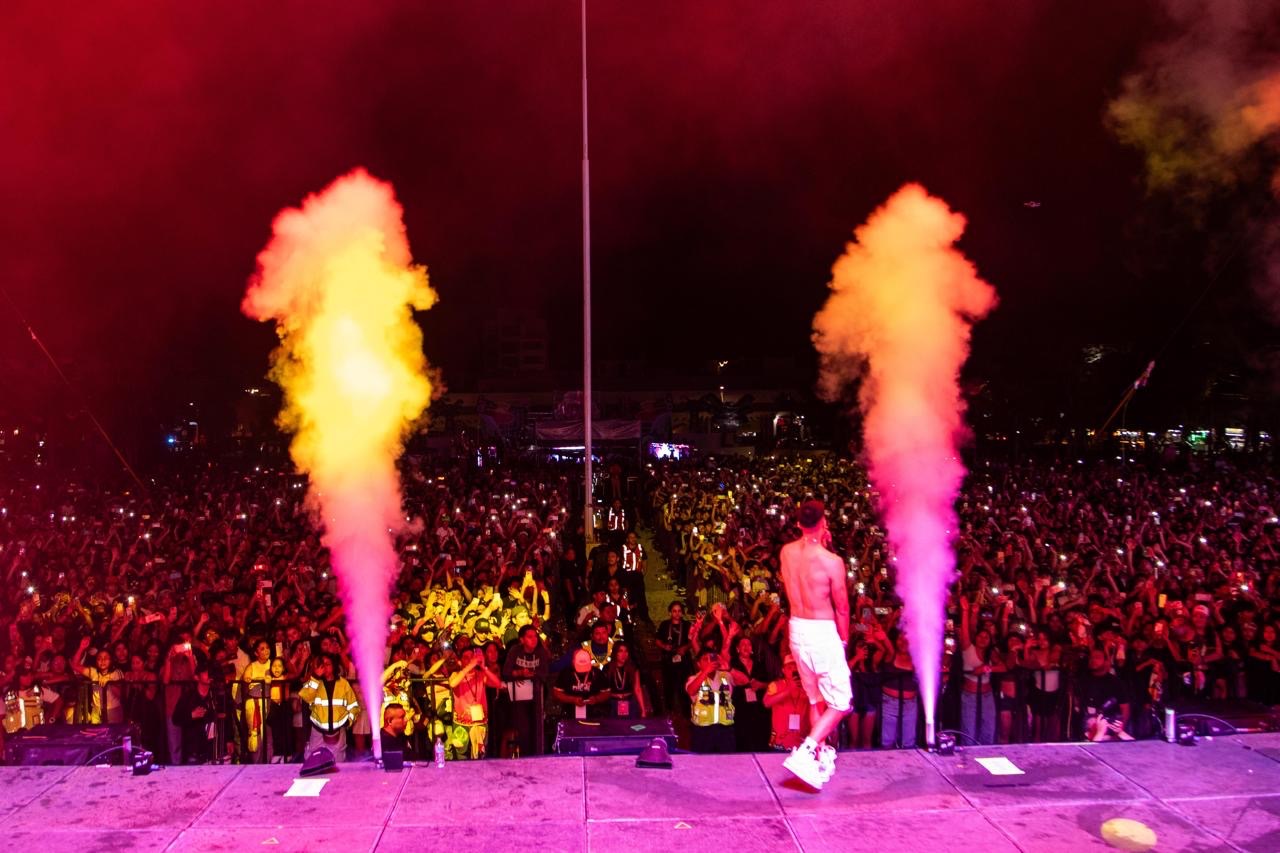 Más de 20 mil playenses y turistas bailan a ritmo de reguetón, punta y soca en el “Carnaval del Pueblo” Playa del Carmen 2025