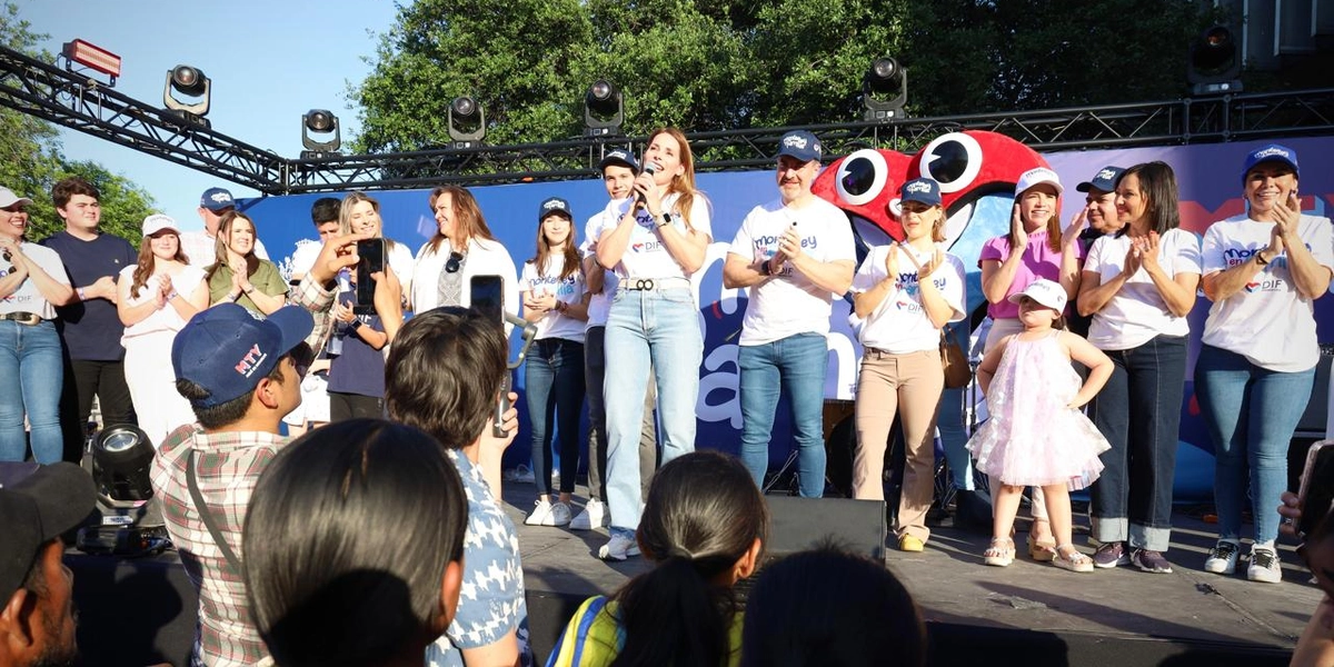 Celebra Gobierno de Monterrey a miles de familias regiomontanas