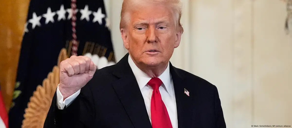 Trump anuncia aranceles a automóviles no fabricados en EEUU