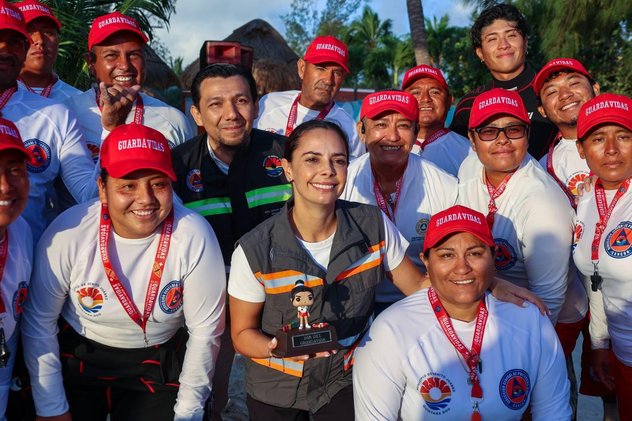 Conmemora Ana Paty Peralta día del Guardavidas