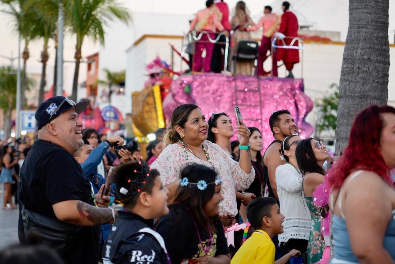 Inicia el Primer Paseo de Carros Alegóricos del Carnaval de Cozumel 2025 en su 151° Aniversario de magia, tradición y fiesta