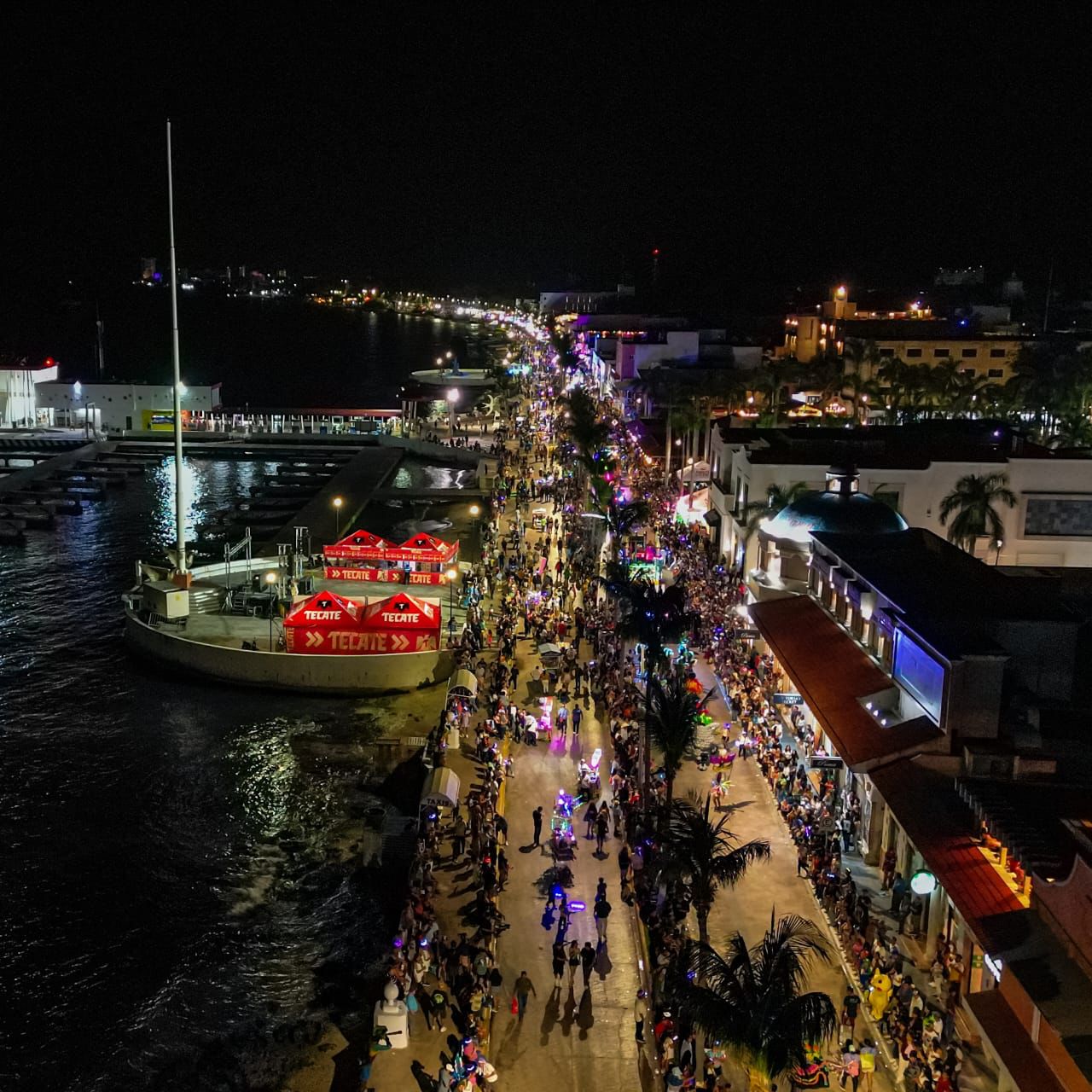 Con gran éxito se vivió el 2º Paseo del 151 Aniversario del Carnaval Cozumel 2025