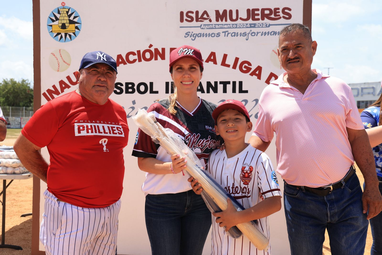 Atenea Gómez Ricalde impulsa el béisbol en Isla Mujeres