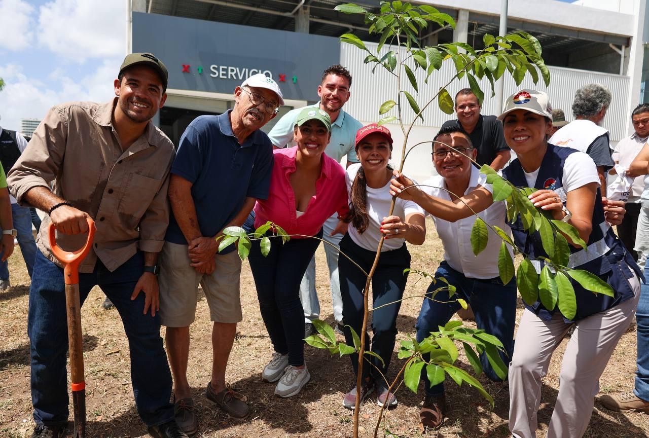 Celebra Ana Paty Peralta Día Internacional de la Madre Tierra con arborización