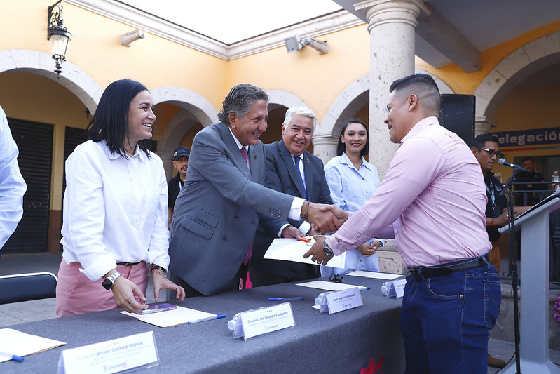 60 familias de Tesistán ya cuentan con su título de propiedad