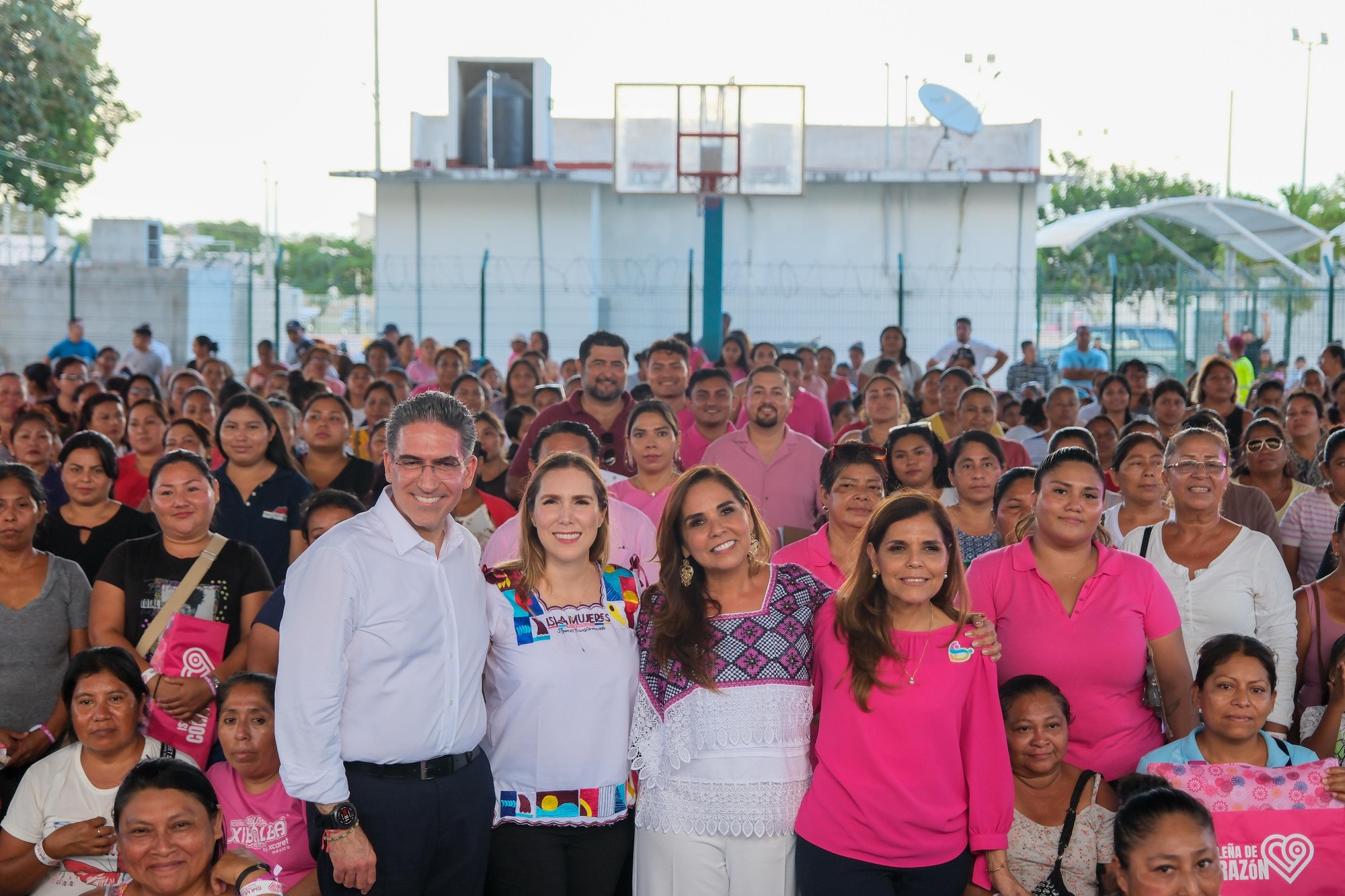 Inician Mara Lezama y Atenea Gómez la entrega 2025 del Programa Isleña de Corazón