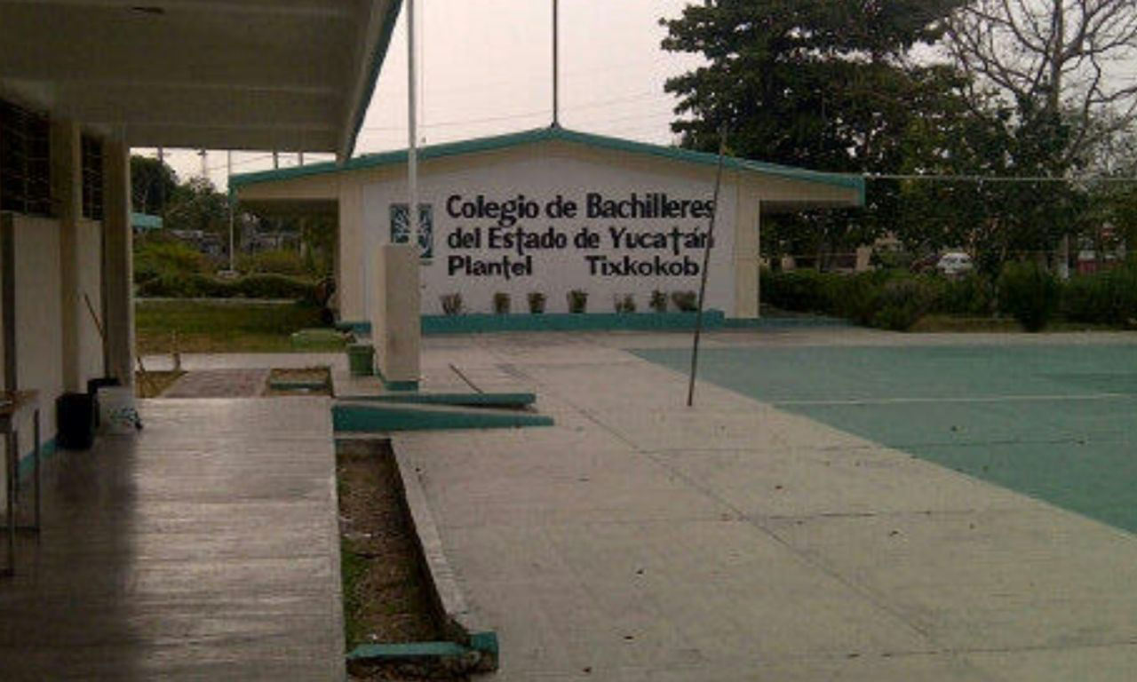 Maestro sorprendido a solas con alumna en Yucatán renunció
