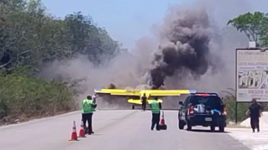 Avioneta aterriza de emergencia en carretera federal de Valladolid