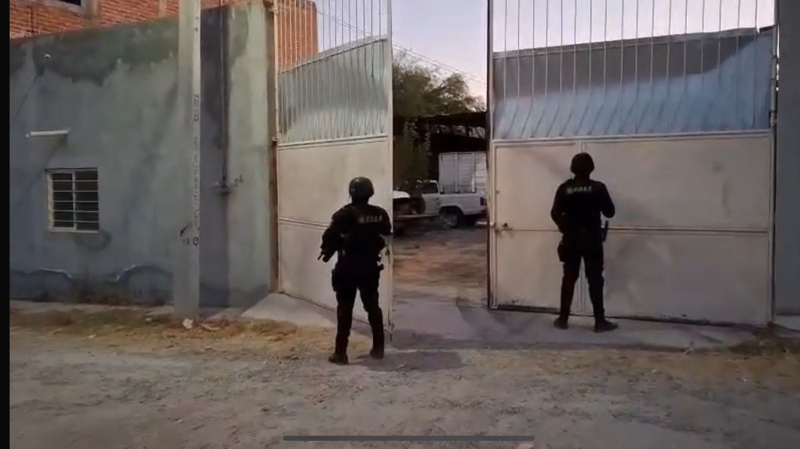 Localiza FIR presunto lote de autos robados en Teocaltiche