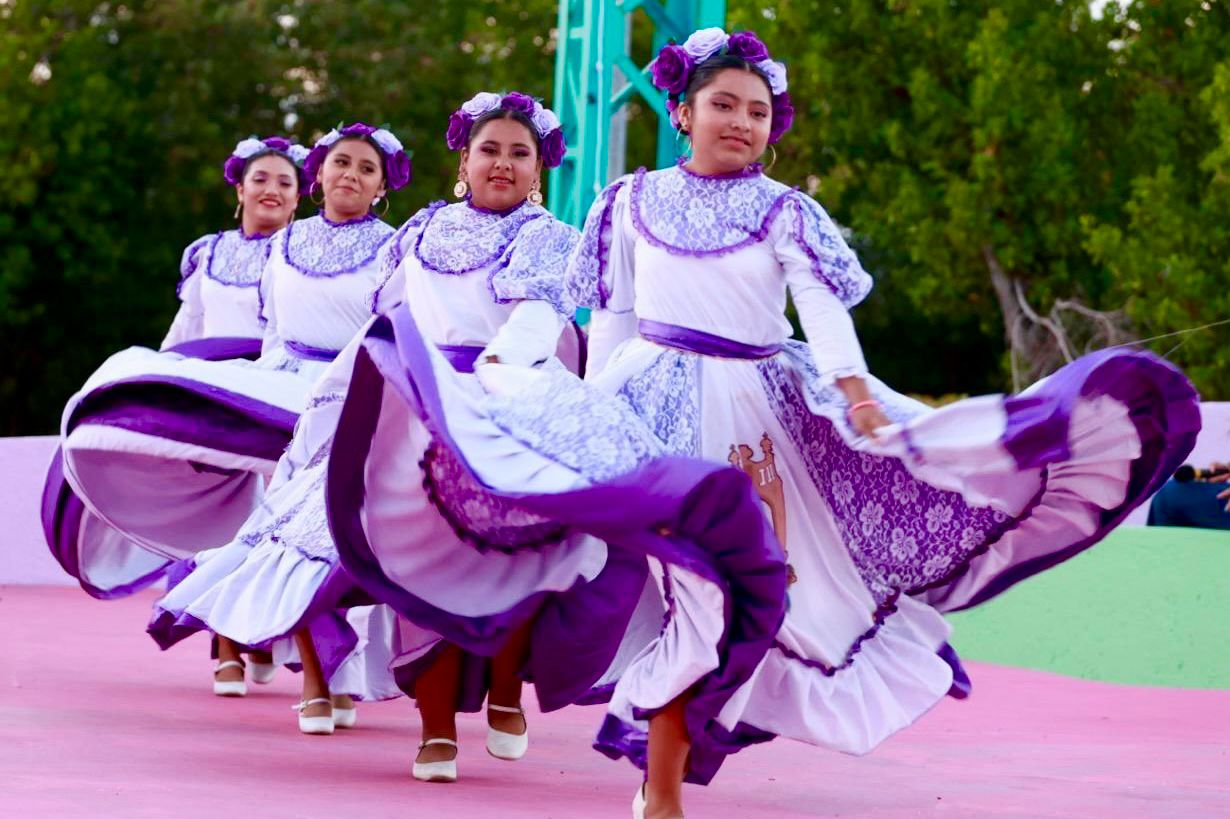 Con arte y tradición, familias de Isla Mujeres disfrutan del Festival Cultural