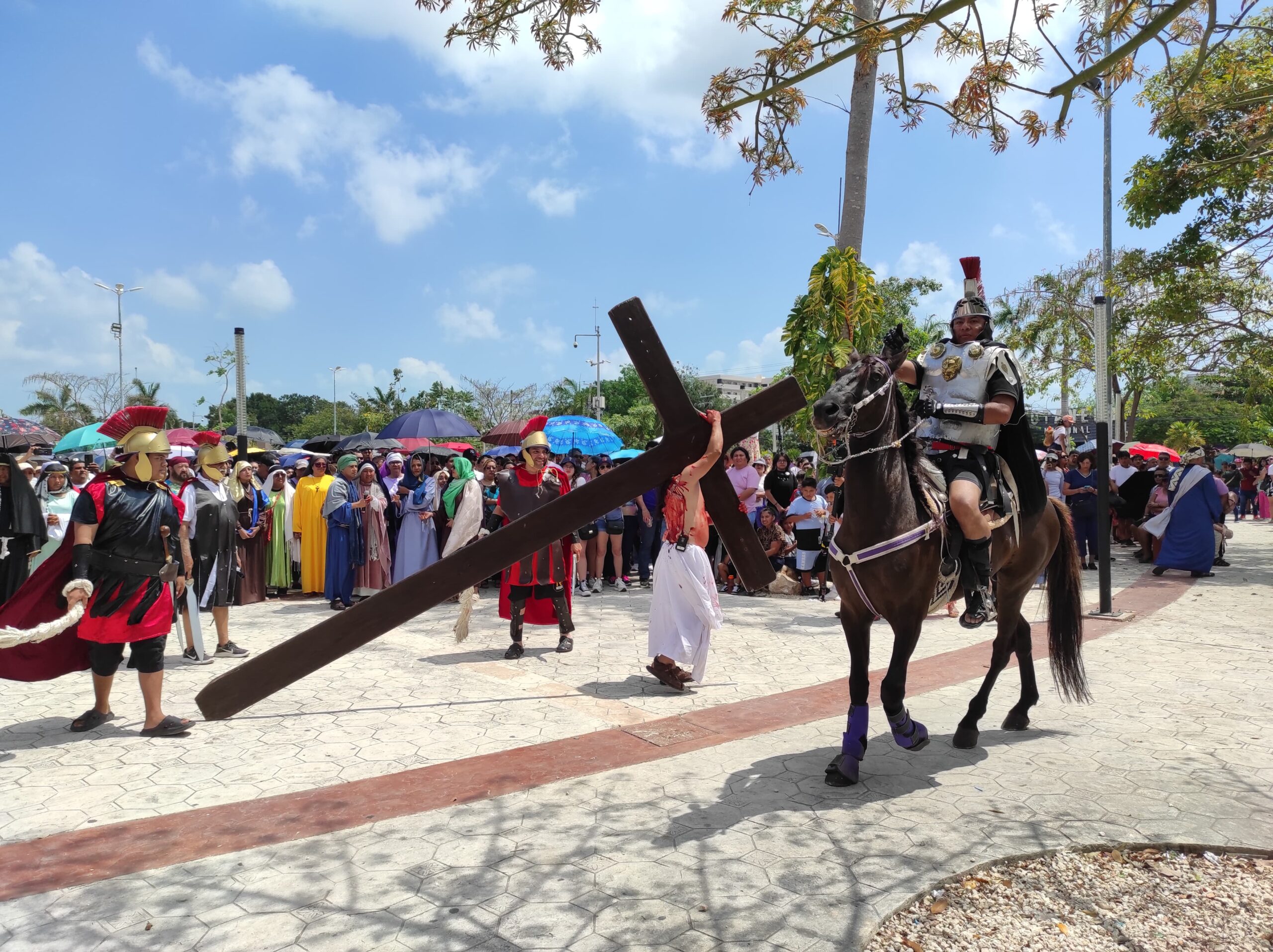 Realizan la Representación del Viacrucis en Cancún