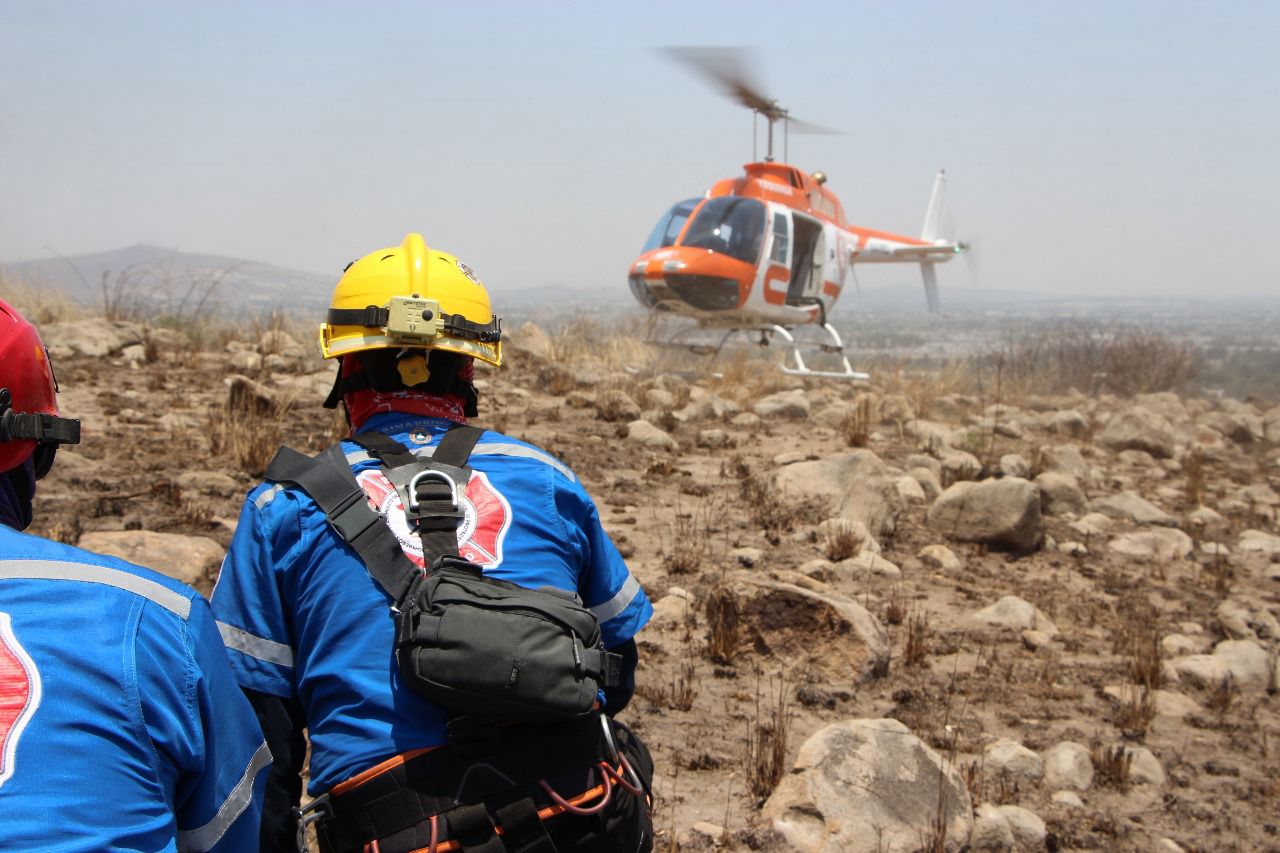 Capacitan a bomberos de Tlajomulco en rescate y evacuaciones en helicóptero