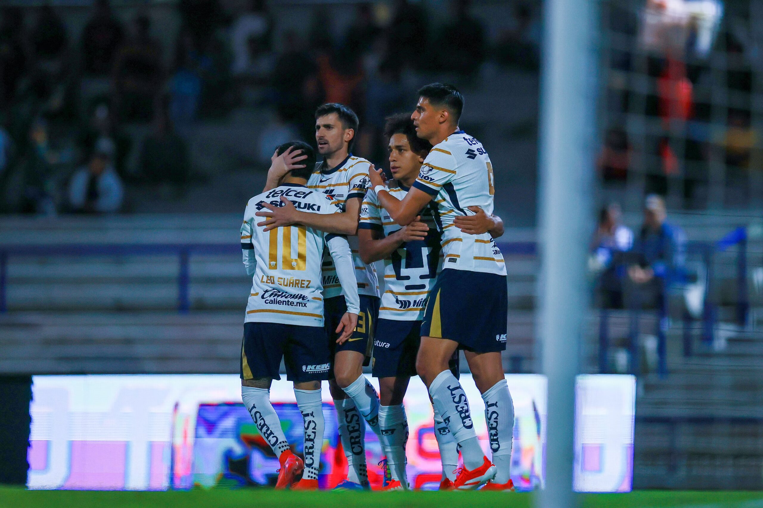 Pumas vence a Santos para poner medio pie en el Play-In
