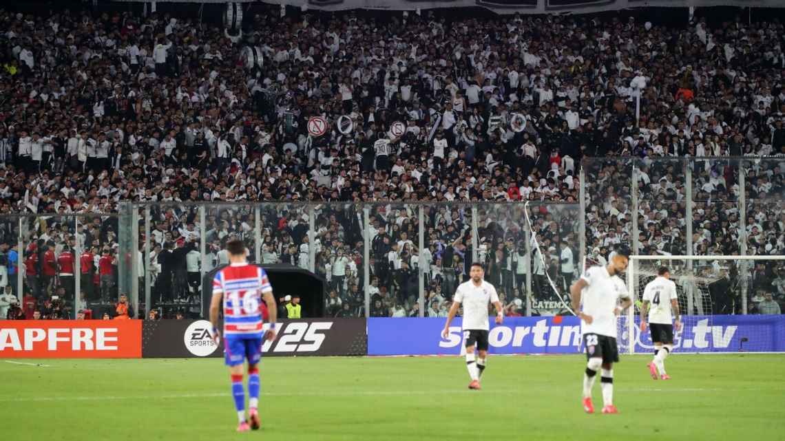 Colo Colo suspendió partido “en señal de duelo”